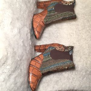 Tracy Porter multicolored boots 7 1/2